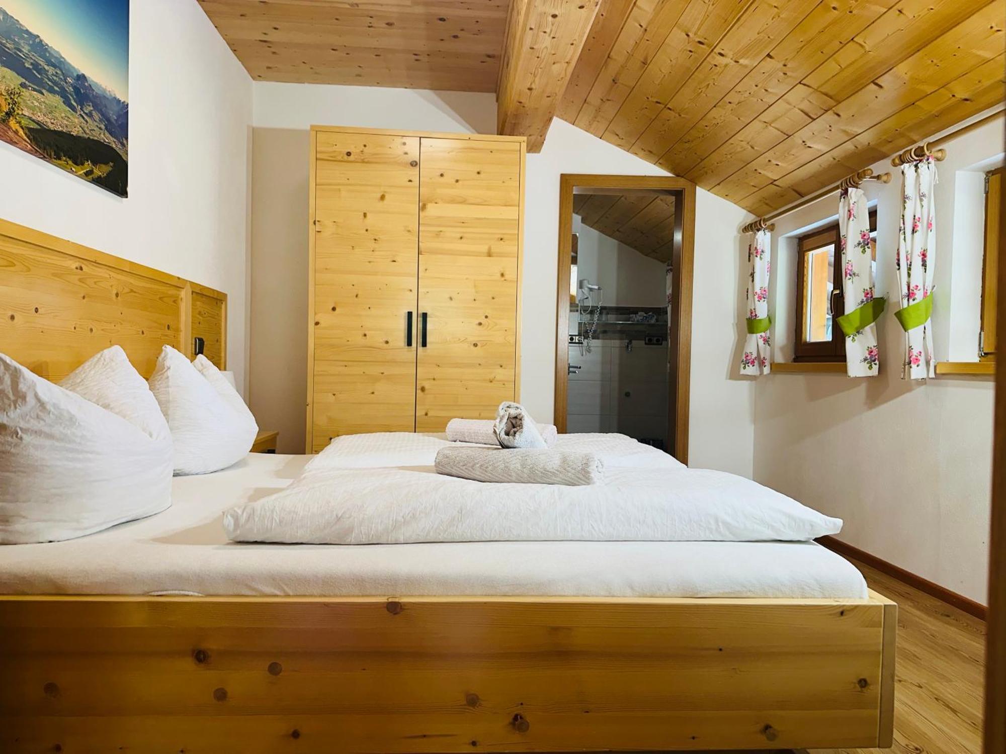 Ferienwohnung Beim Raffner Ruhpolding Szoba fotó
